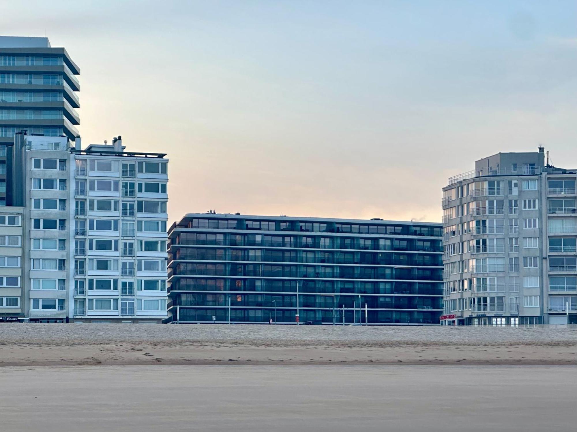 Oostende Luxury Seaview Studio - Large Terrace- Swimming Pool - Parking Exterior photo